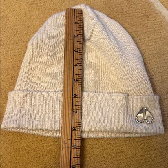 Moose Knuckles Wool Unisex Hat ivory logo ribbed beanie - Picture 5 of 6